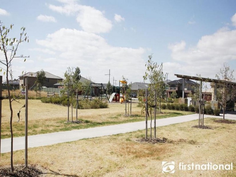 16 Haakman Way, Pakenham VIC 3810