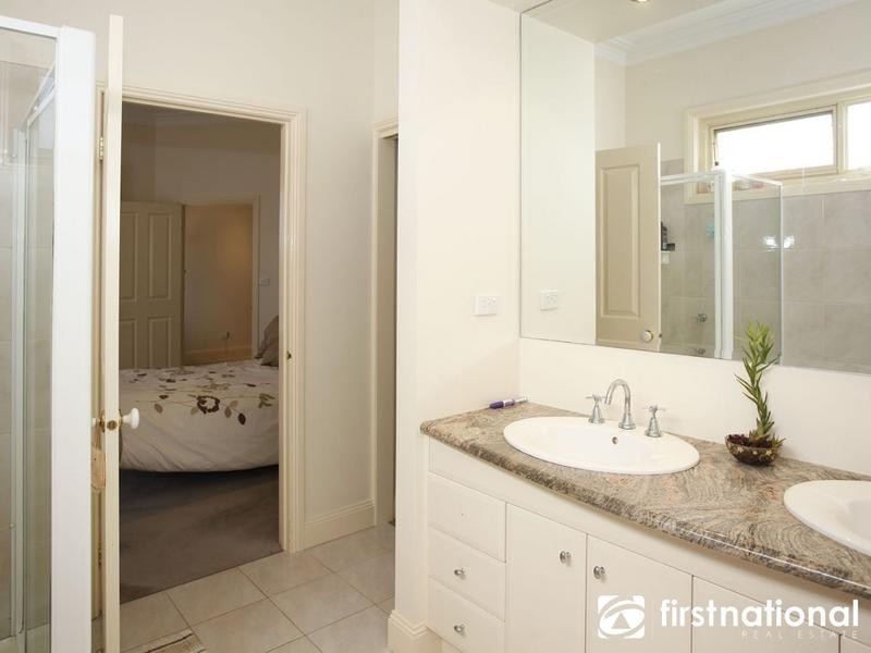 8 Pineview Court, Narre Warren South VIC 3805