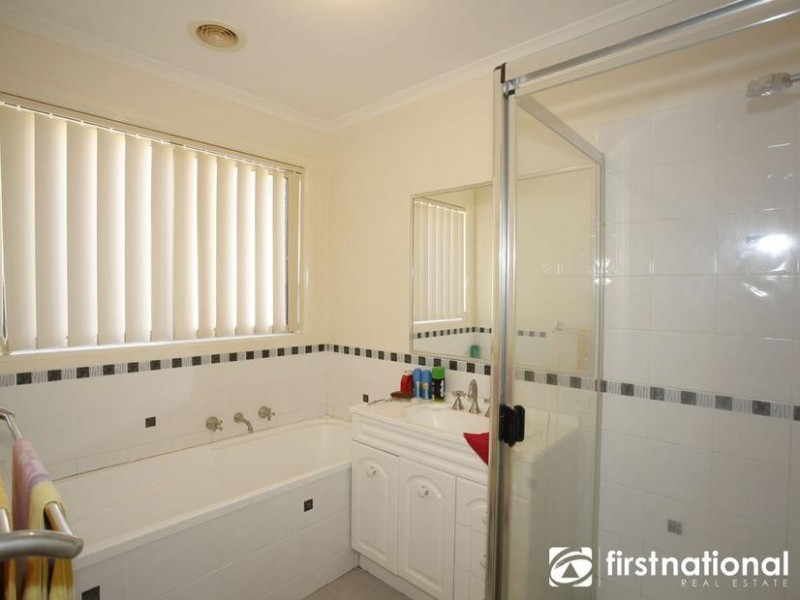 2/4 Jamieson Court, Pakenham VIC 3810