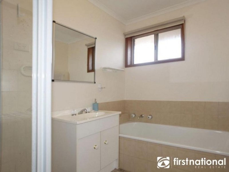 2/4 Jan Maree Court, Pakenham VIC 3810