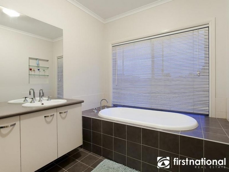 3 McAuley Avenue, Pakenham VIC 3810