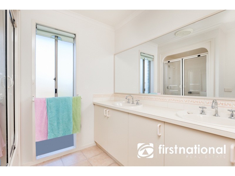 2/13 Savage Street, Pakenham VIC 3810