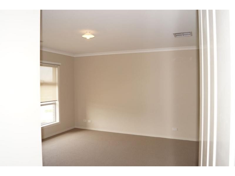 21 Peridot Avenue, Officer VIC 3809