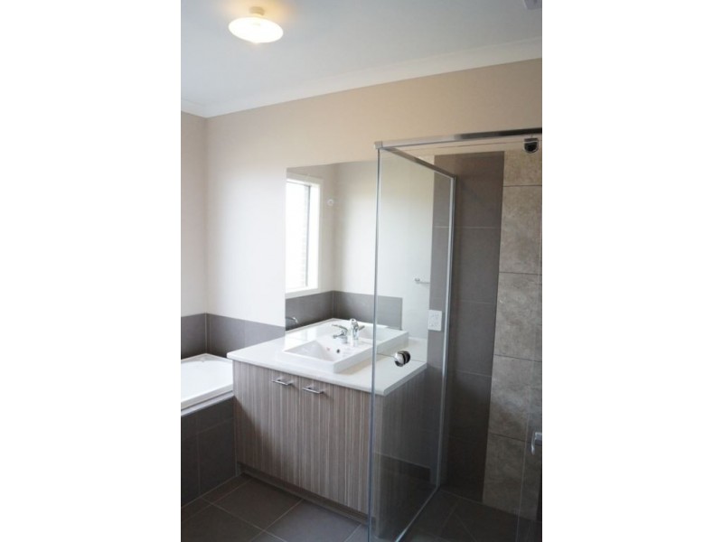 21 Peridot Avenue, Officer VIC 3809