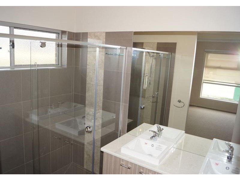 21 Peridot Avenue, Officer VIC 3809