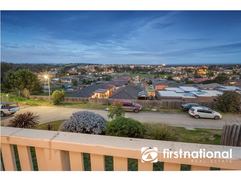 19 Fleming Terrace, Pakenham VIC 3810