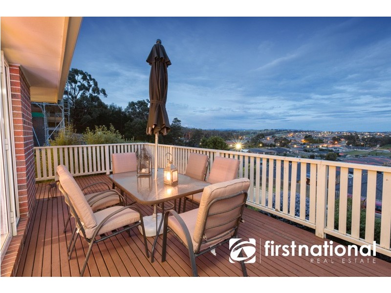 19 Fleming Terrace, Pakenham VIC 3810