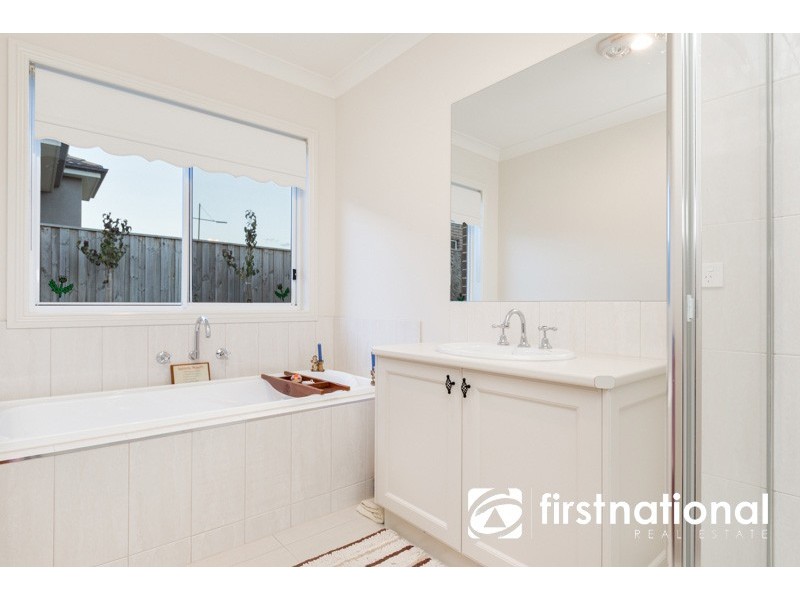 33 Still Water Way, Officer VIC 3809