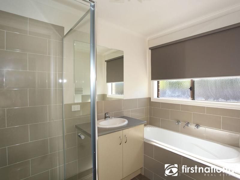 1 Swamp Gum Close, Pakenham VIC 3810