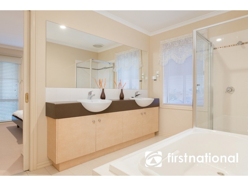 28 Flinders Chase, Pakenham VIC 3810