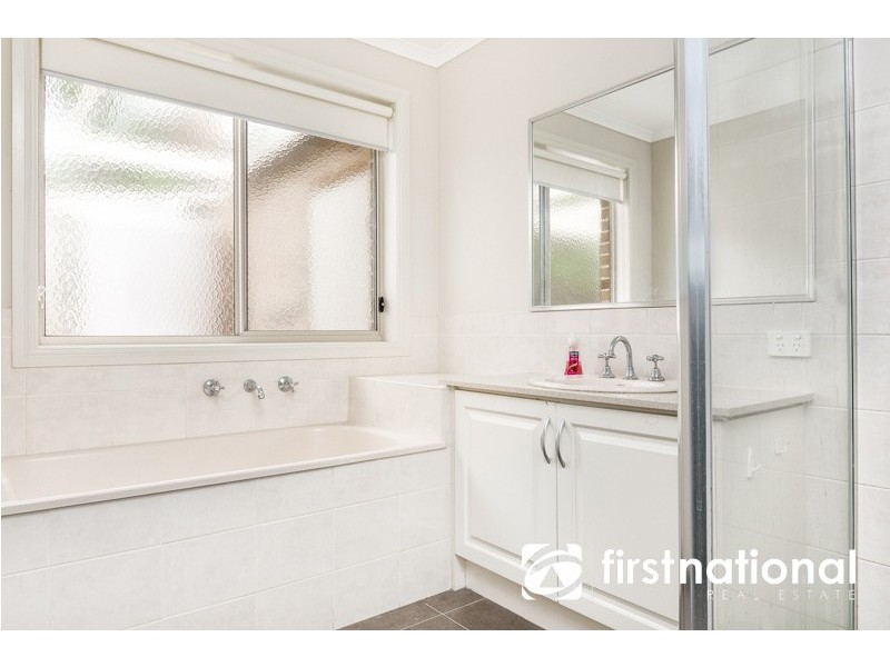 1/4 Anderson Street, Pakenham VIC 3810