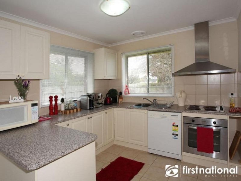 6 O’Shannessy Street, Pakenham VIC 3810