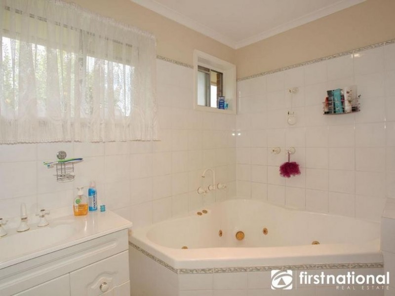 6 O’Shannessy Street, Pakenham VIC 3810