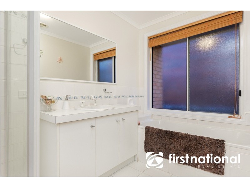 15 Kate Court, Pakenham VIC 3810