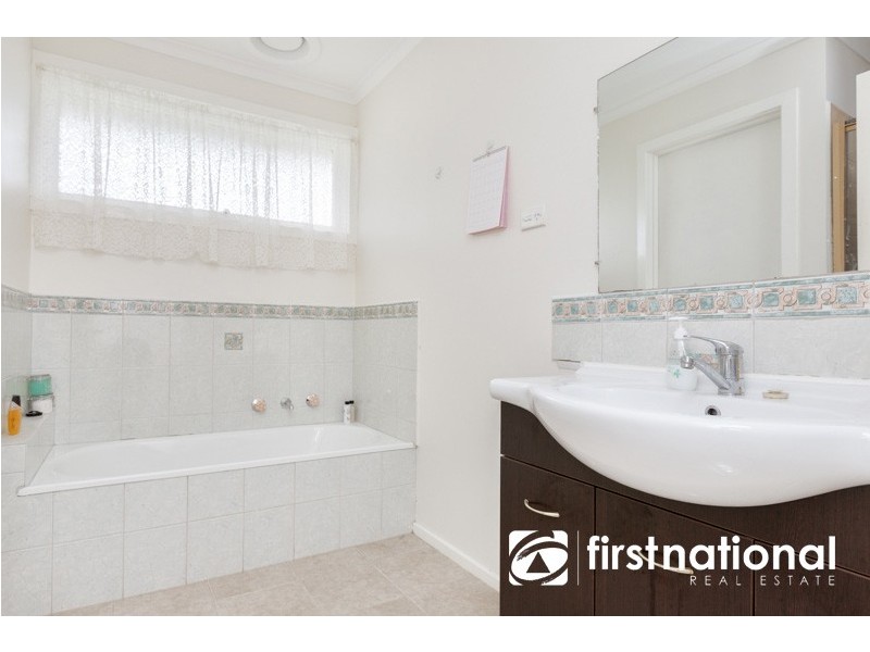 5/4 Guest Road, Pakenham VIC 3810