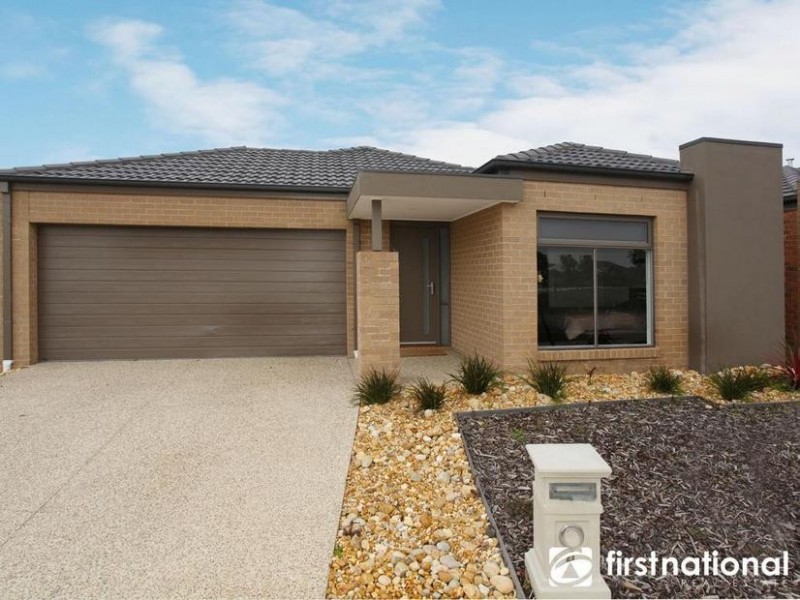 4 Dream Court, Pakenham VIC 3810