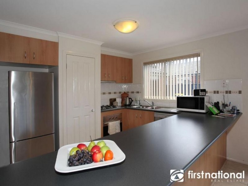 6 Tea Tree Close, Pakenham VIC 3810