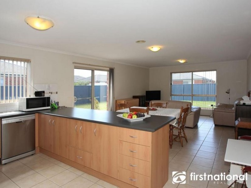 6 Tea Tree Close, Pakenham VIC 3810