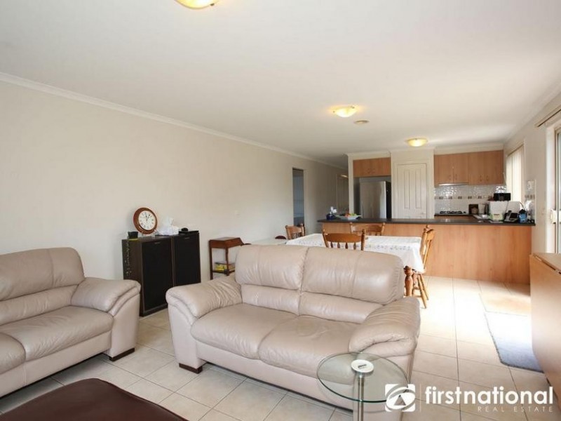 6 Tea Tree Close, Pakenham VIC 3810