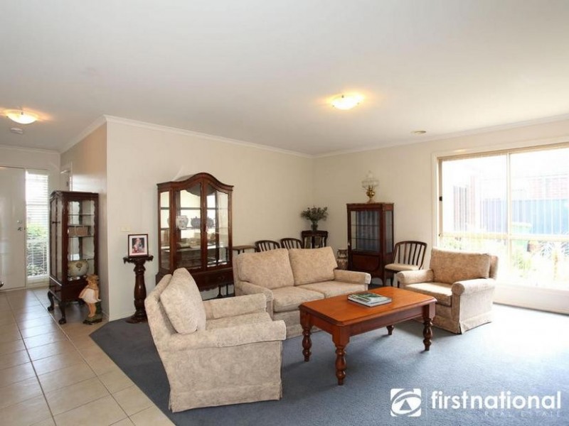 6 Tea Tree Close, Pakenham VIC 3810
