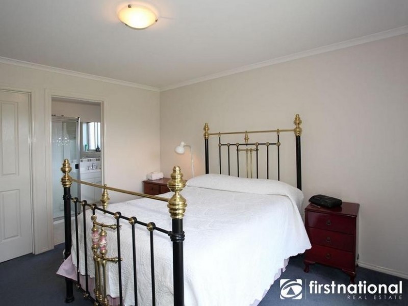 6 Tea Tree Close, Pakenham VIC 3810