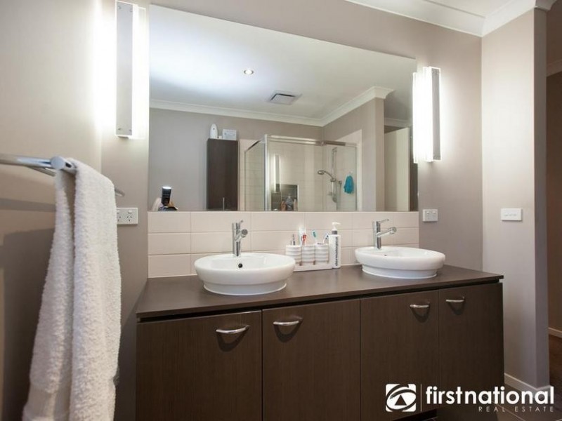 15 Webster Way, Pakenham VIC 3810