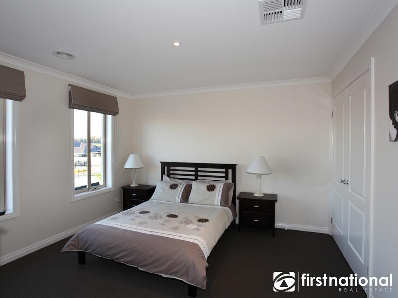 46 Mountainview Boulevard, Cranbourne North VIC 3977