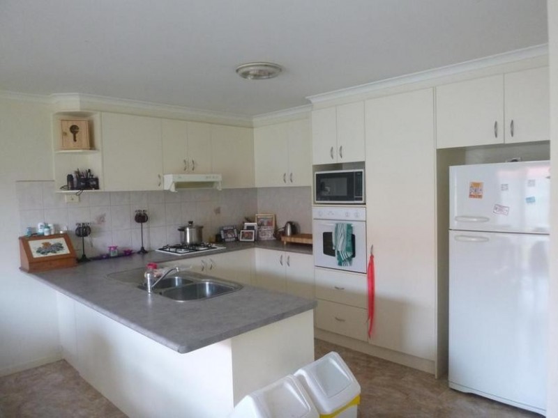 8 Blackmore Close, Pakenham VIC 3810
