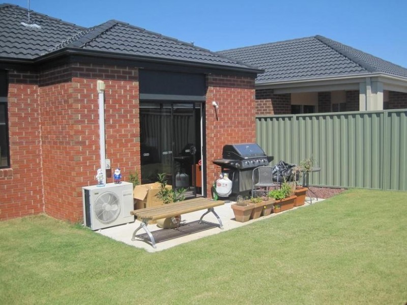 23 Cohens Way, Pakenham VIC 3810