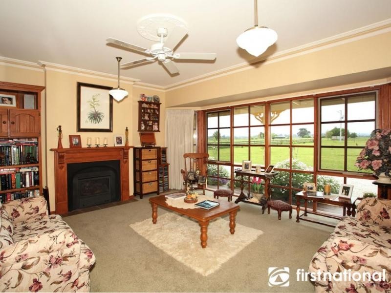 50 Parish Rd, Iona VIC 3815