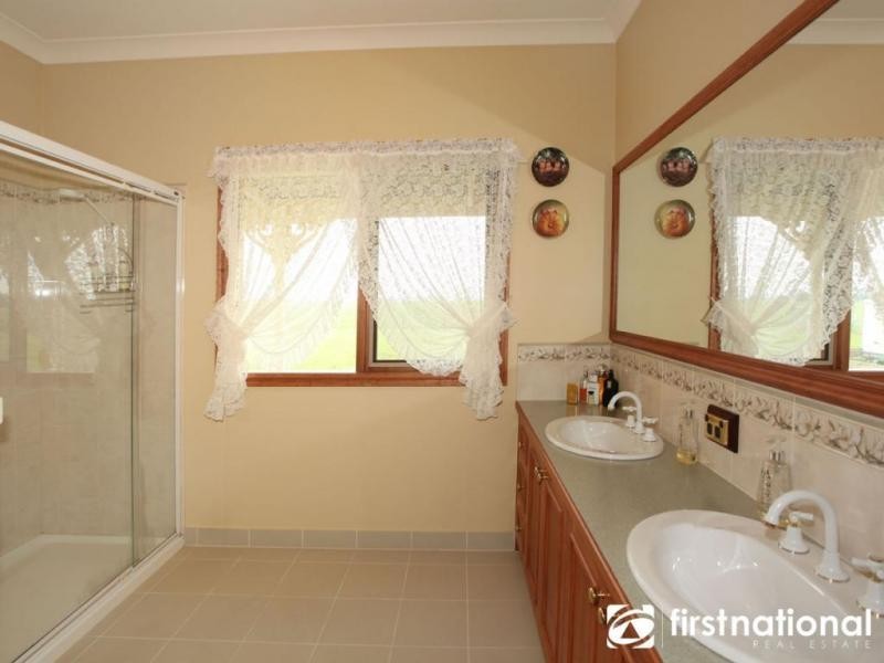50 Parish Rd, Iona VIC 3815
