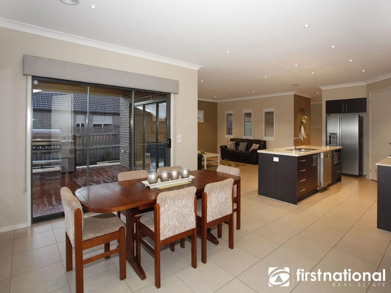 12 Carrington Drive, Pakenham VIC 3810