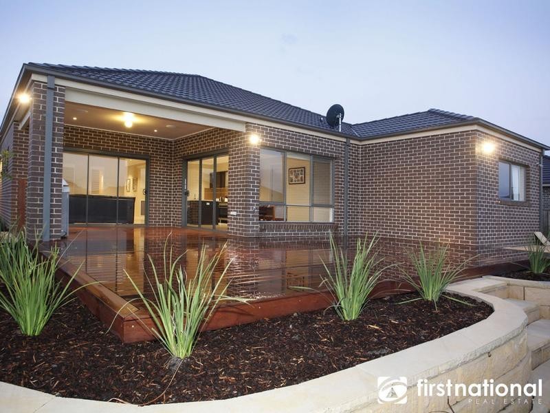 12 Carrington Drive, Pakenham VIC 3810