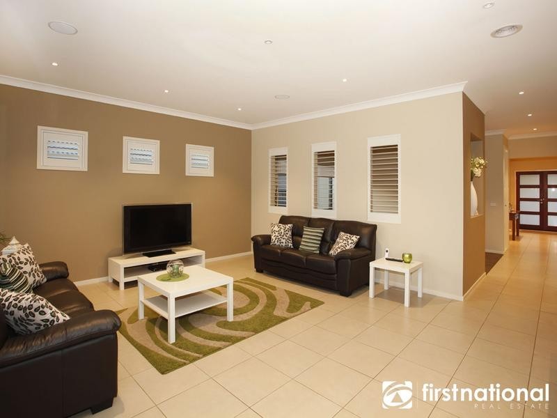 12 Carrington Drive, Pakenham VIC 3810