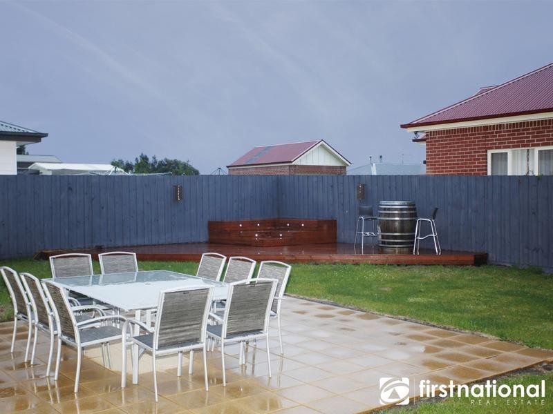 30 Jefferson Road, Garfield VIC 3814