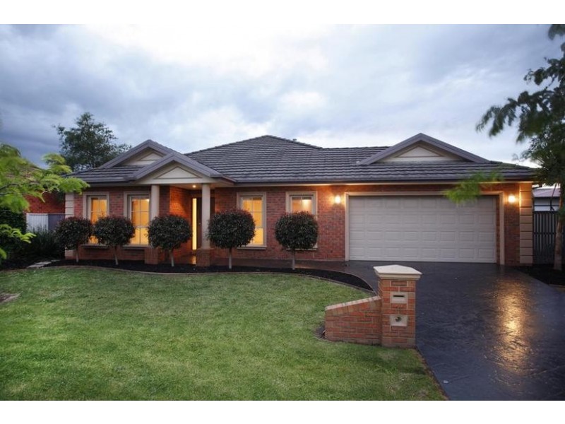 4 Clearwater Drive, Pakenham VIC 3810