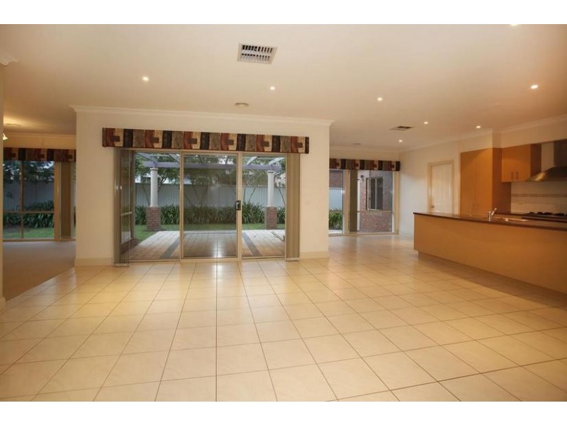 4 Clearwater Drive, Pakenham VIC 3810