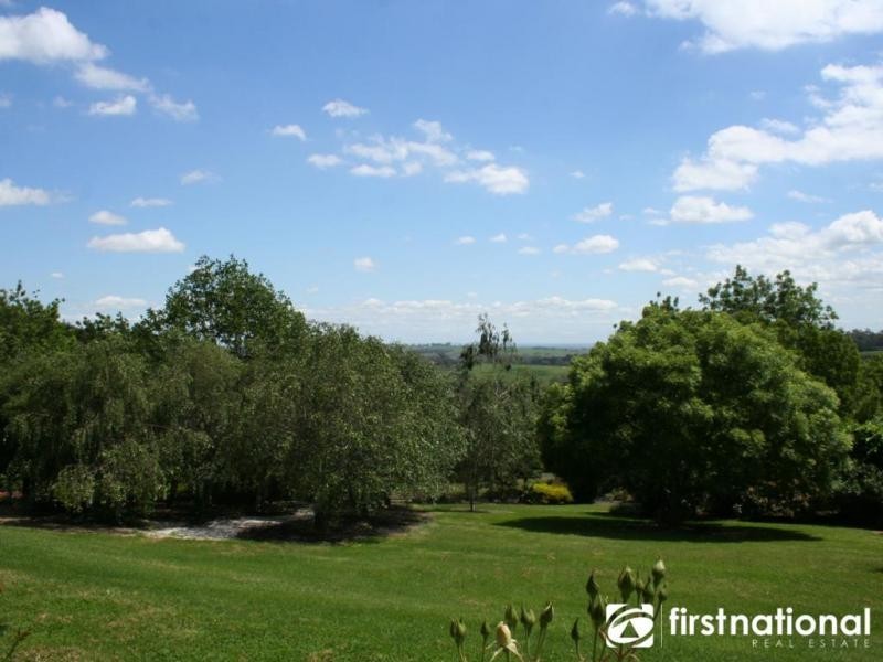 70 Sanders Road, Garfield North VIC 3814
