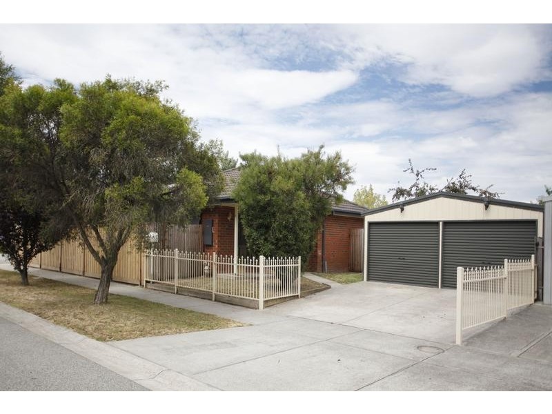 4 Alison Close, Pakenham VIC 3810