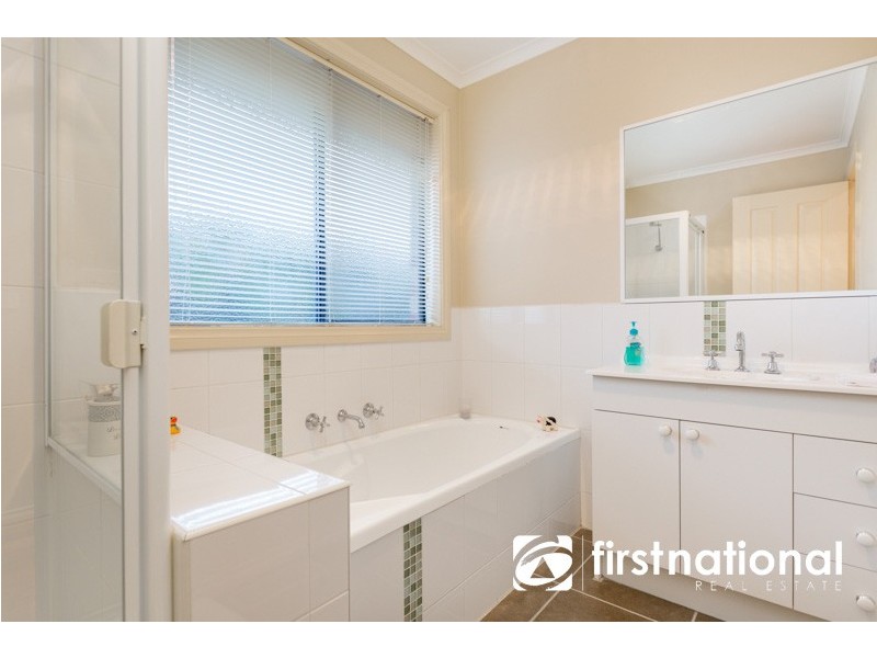 14 Wallangara Drive, Pakenham VIC 3810