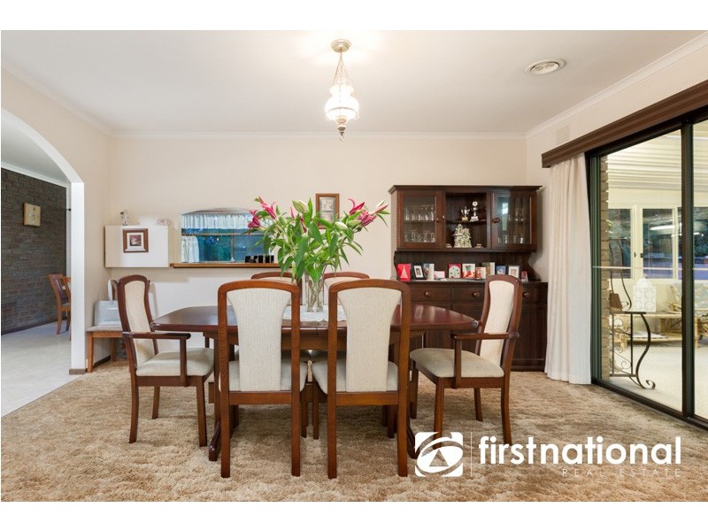 1 Oaktree Drive, Pakenham VIC 3810