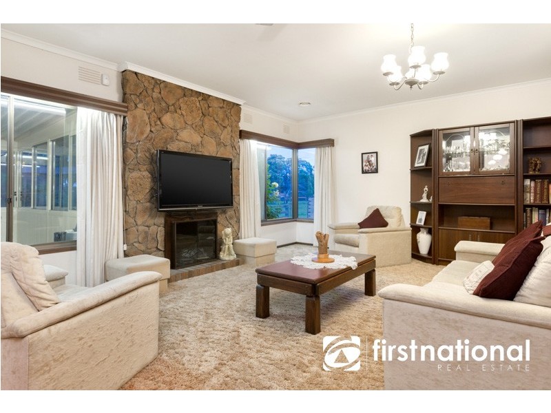 1 Oaktree Drive, Pakenham VIC 3810