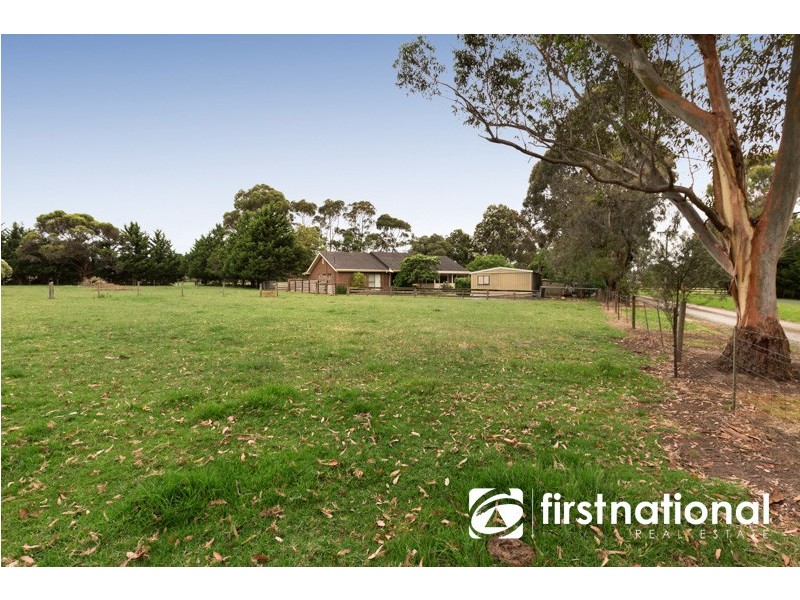 1 Oaktree Drive, Pakenham VIC 3810