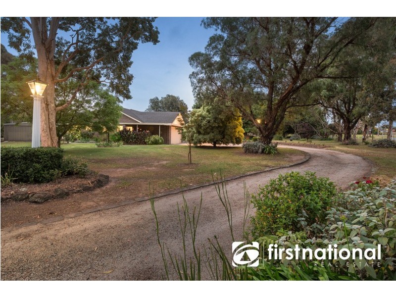 1 Oaktree Drive, Pakenham VIC 3810