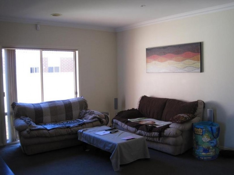 16 Bluehills Boulevard, Pakenham VIC 3810