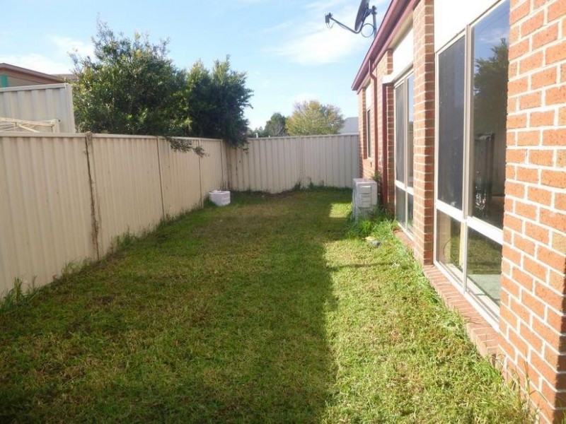 16 Bluehills Boulevard, Pakenham VIC 3810