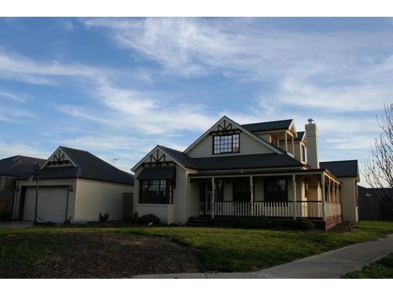 15 Murray Avenue, Pakenham VIC 3810