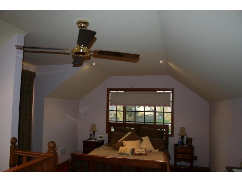 15 Murray Avenue, Pakenham VIC 3810