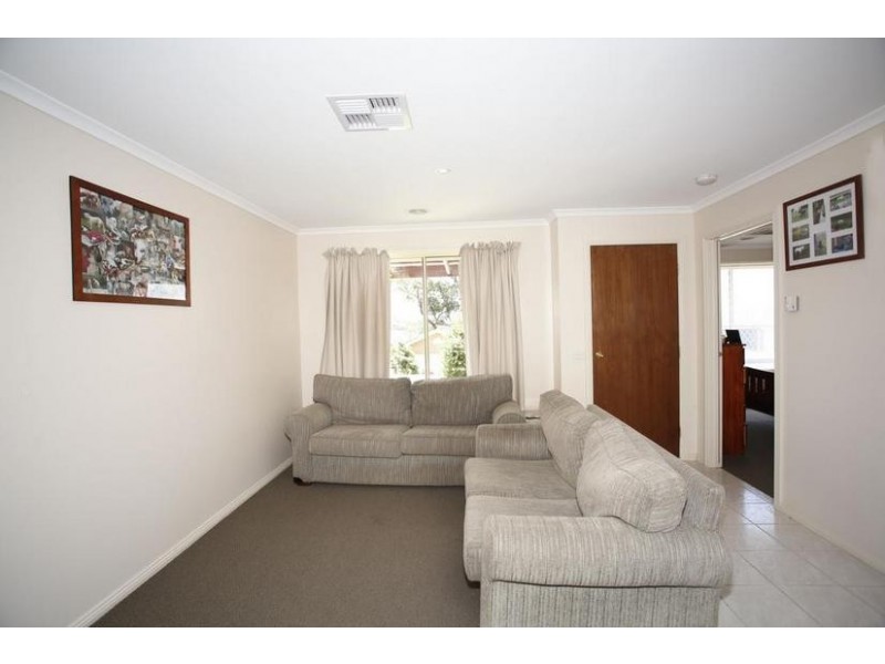 154 Manna Gum Drive, Pakenham VIC 3810