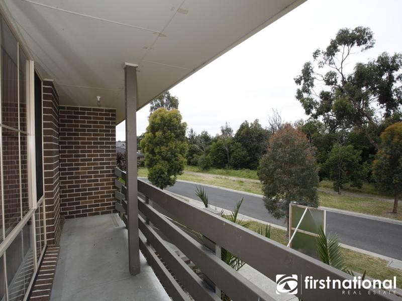 31 Riviera Drive, Pakenham VIC 3810
